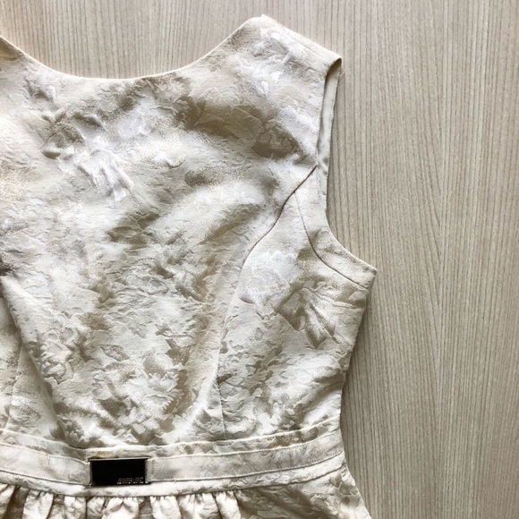 Jennifer Lopez White Floral Design Dress - Picture 3 of 12